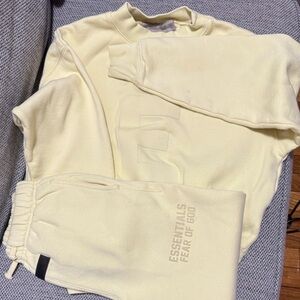 KIDS ESSENTIALS FEAR OF GOD -Size 8